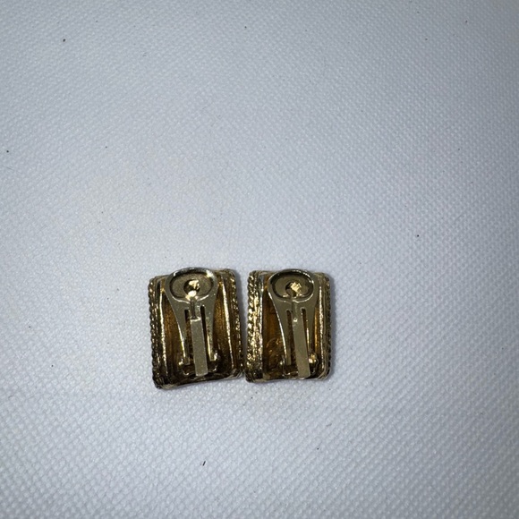 3 Vintage Geometric Earrings - Picture 5 of 9